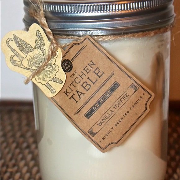 DW HOME VANILLA TOFFEE CANDLE RICHLY SCENTED NEW - Picture 3 of 4